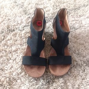 Adrienne Vista dining black sandals sz 10